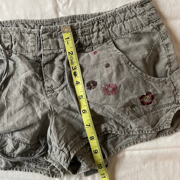 Almost Famous Y2K Cargo Style Olive Green Linen Shorts Flowers and Drawstring - Picture 2 of 9